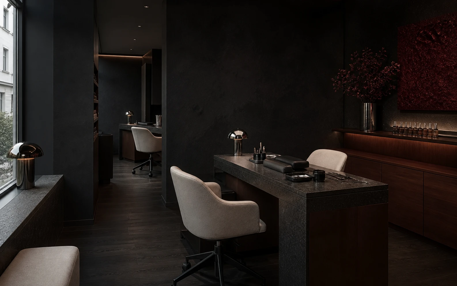 Urbanes Noir Signature Nail Studio mit dunklem Holz und warmem Licht